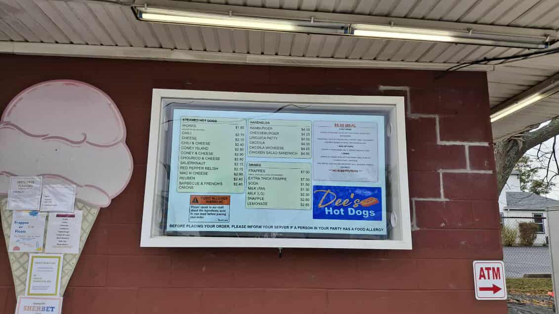 Dee’s Hotdogs – Outdoor TV - Weather-protected with the help of the GC and IP55 Technology.